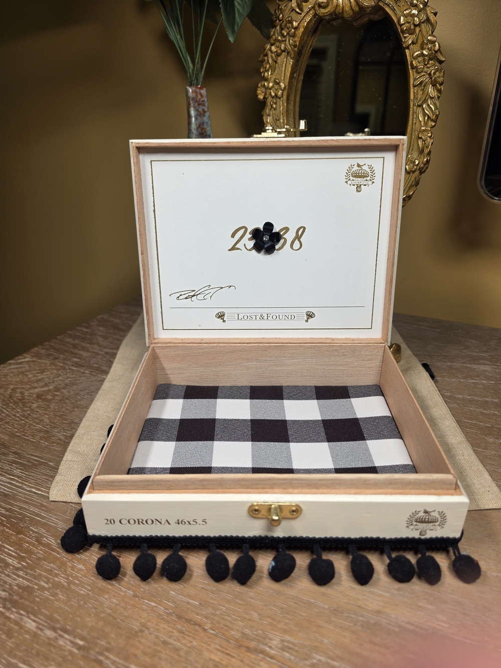 White Poodle Cigar Box Handbag - Lost & Found Handcrafted NWT! - Picture 4 of 5